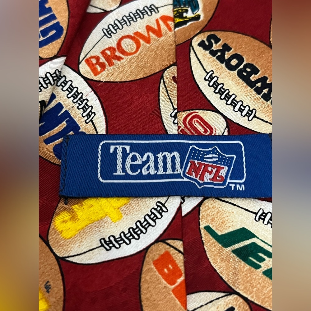 Vintage Team NFL Football Team Logo Tie Footballs Franchise Team Logos 100% Silk - Picture 8 of 9
